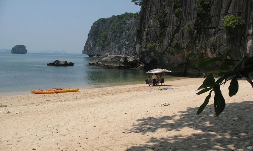Cong Dam area - Bai Tu Long Bay and Halong Bay