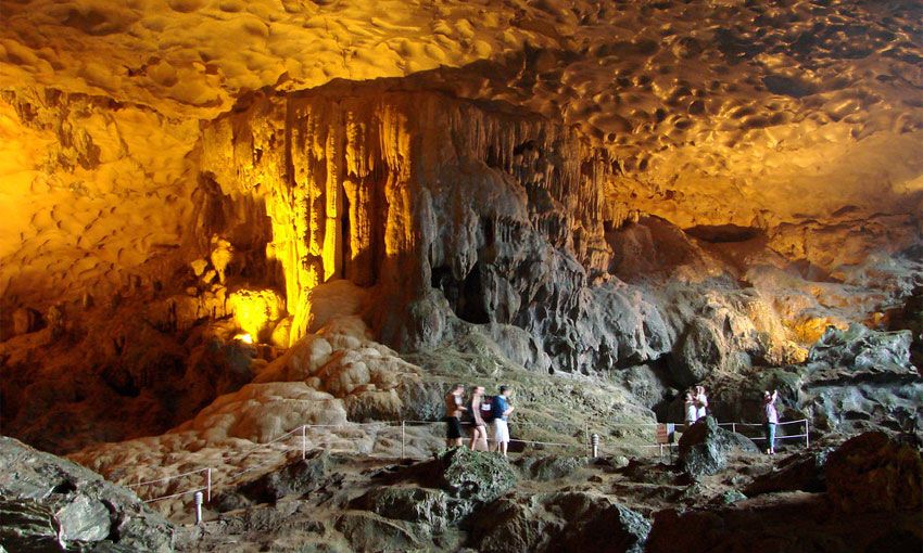 Sung Sot Cave - Halong Bay