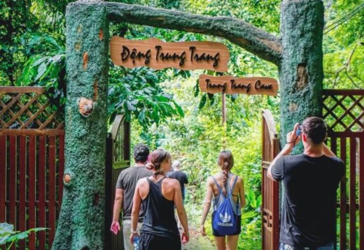 On the way to Trung Trang Cave