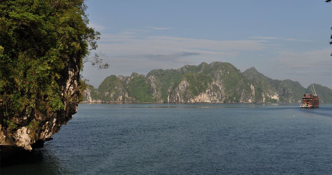 Bai Tu Long Bay
