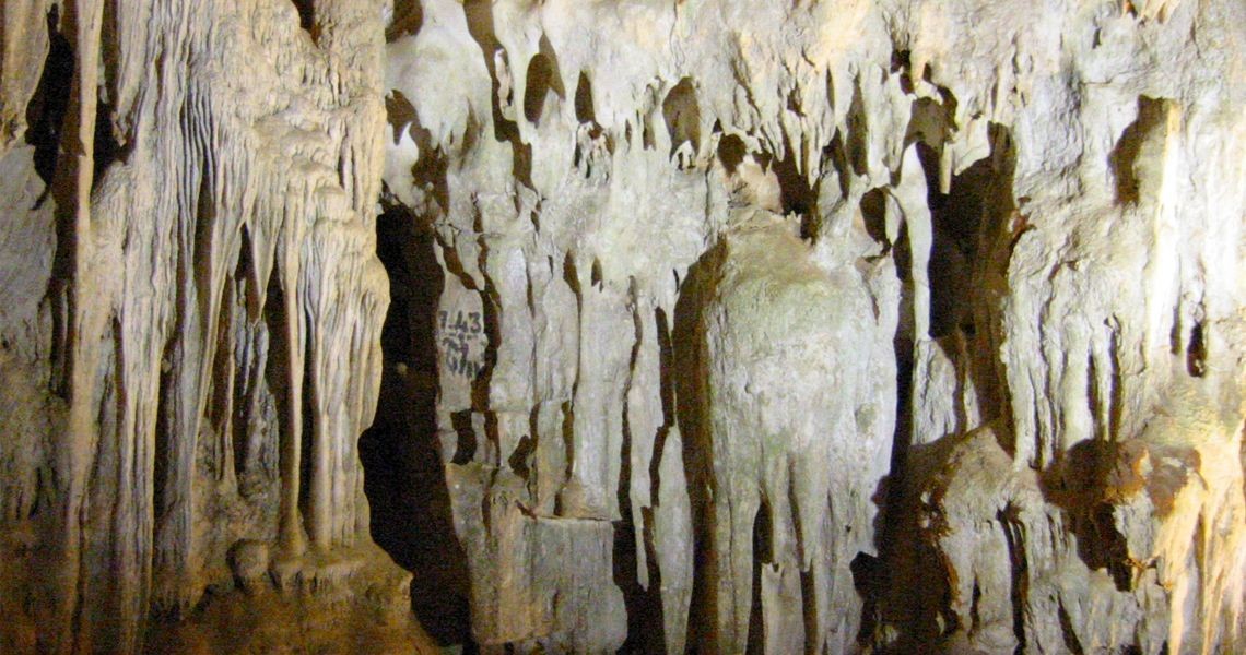 Dau Go Cave