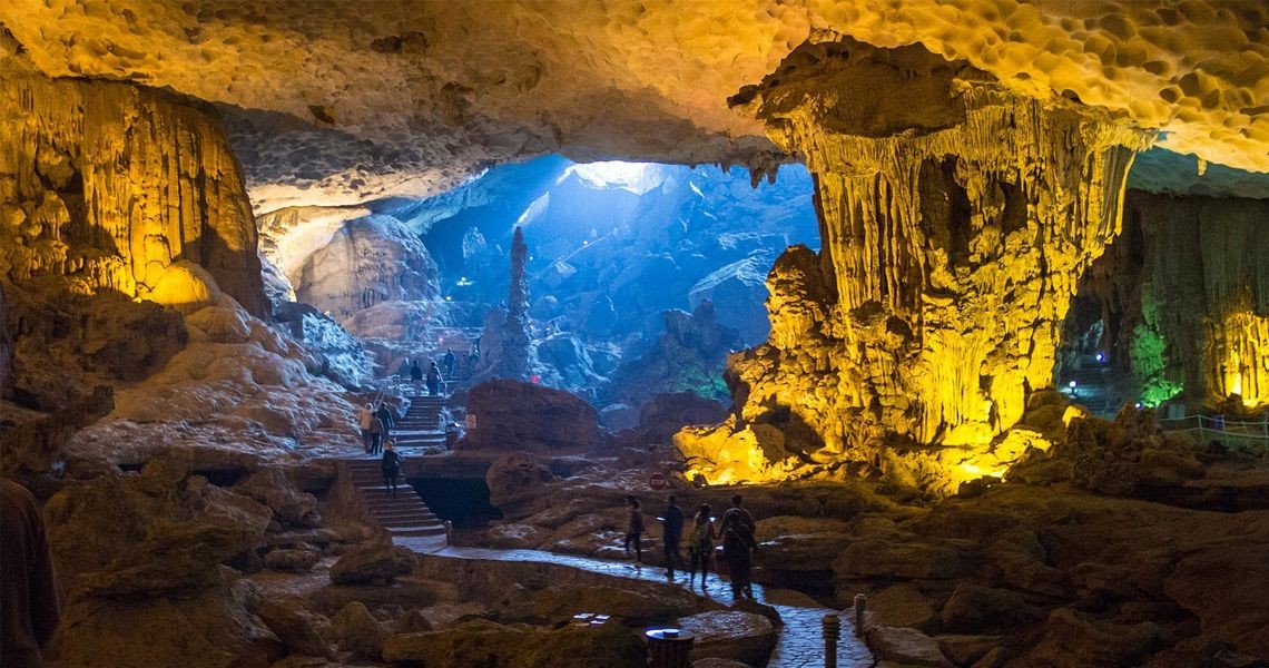 Me Cung Cave