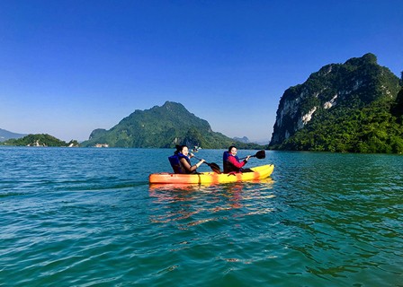 Lan Ha Bay - Tuan Chau (B, L)