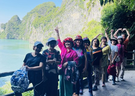 Hanoi to Halong Bay - The Ultimate Day Trip (L)