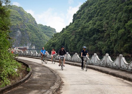 Lan Ha Bay - Visit to Viet Hai Village - Cat Ba Island (B, L, D)