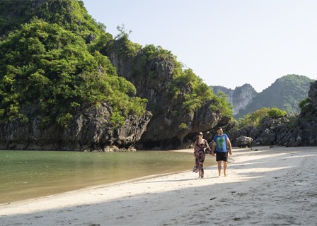 HANOI - HALONG BAY - VISIT TRINH NU CAVE (L, D)